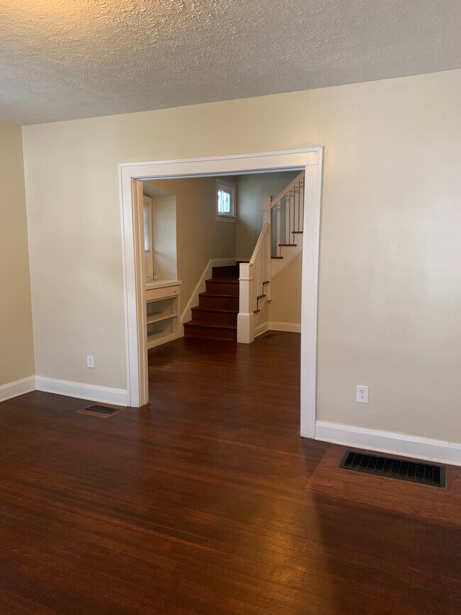 Building Photo - 603 N Rural st