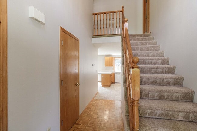 Building Photo - 4 Bedroom 2.5 Bathroom With Large Fenced B...