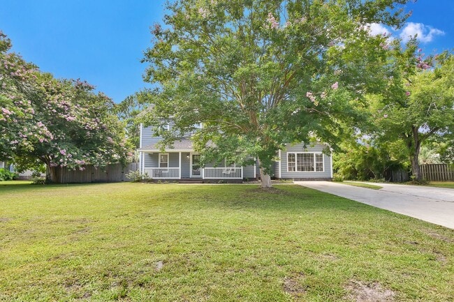 Building Photo - Gorgeous 4 bedroom, 3 1/2 bathroom home wi...
