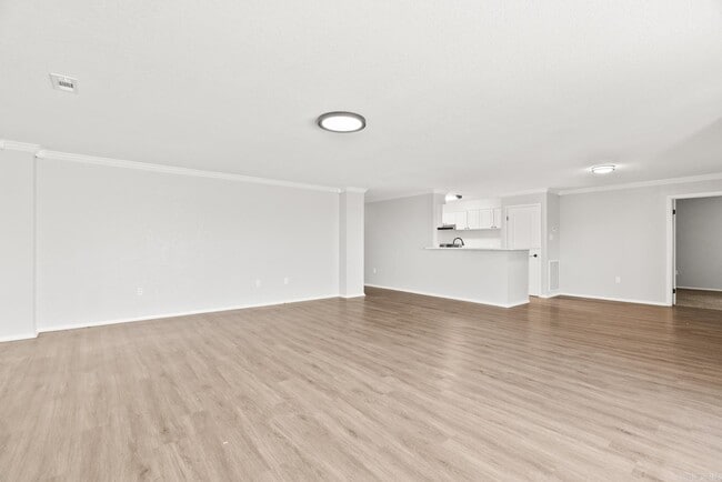Building Photo - 600 Pine Forest Dr
