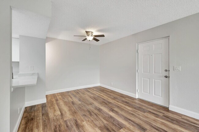 Building Photo - 1558 SE Royal Green Cir