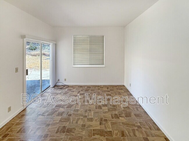 Foto del edificio - 2672 Doidge Ave