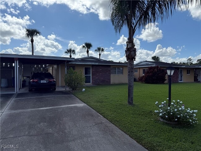 Building Photo - 2210 E 6th St