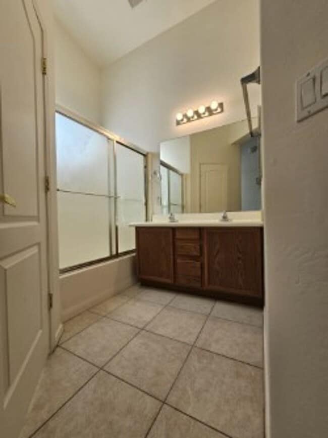 Building Photo - In laveen