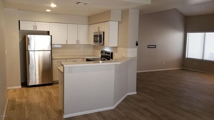 Primary Photo - Glendale Condo with Pool!