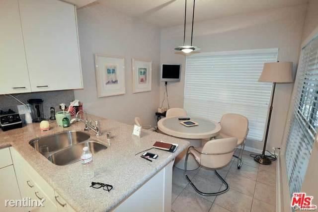 Building Photo - 2 br, 2 bath House - 4338 Redwood Ave # B115