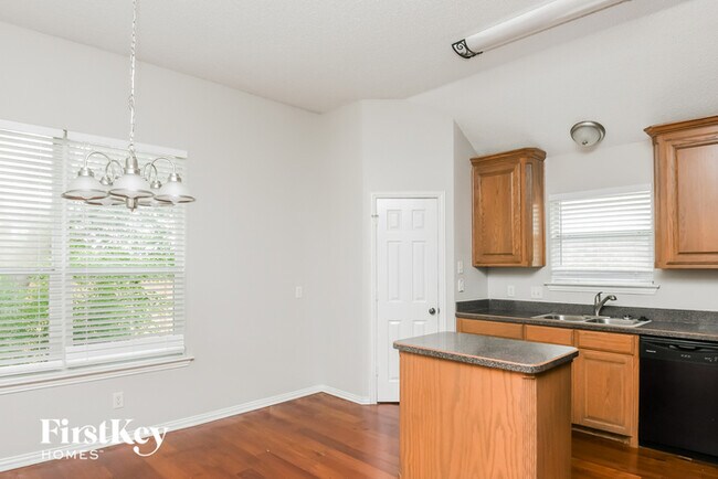Building Photo - 805 Mesa Vista Dr