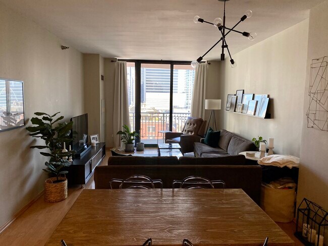 Foto del edificio - 330 N Jefferson St