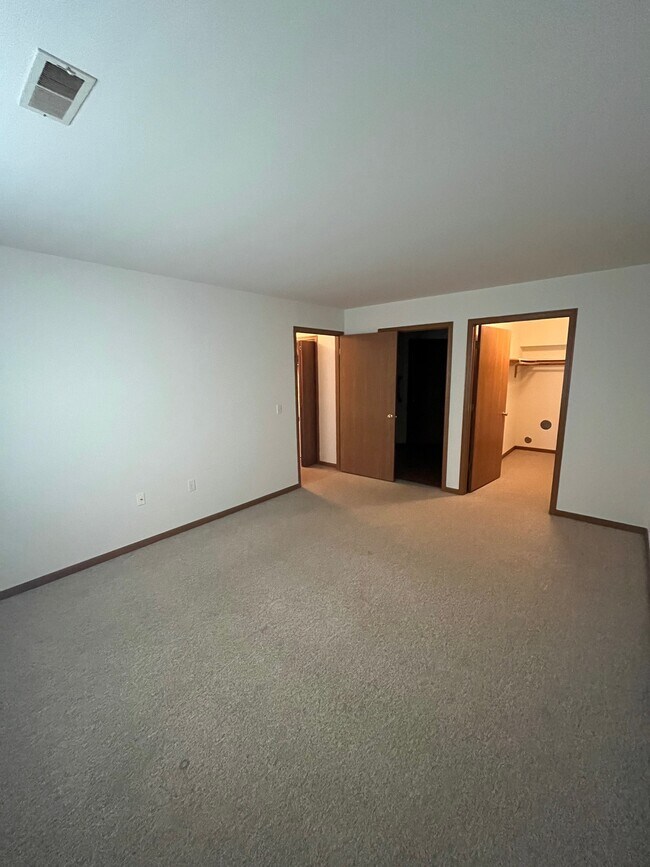 Stoneridge Apartments Apartments in Elkhorn, WI