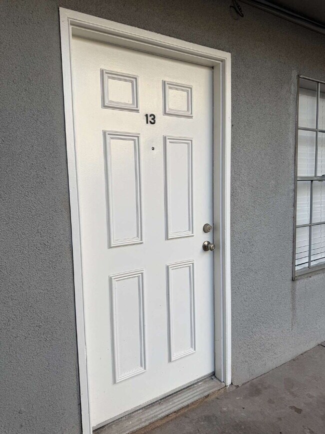 Foto del edificio - Downtown studio! Laundry on site! Move in special!