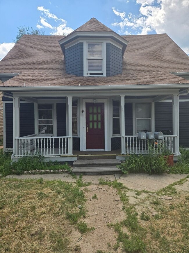 627-629 E. Boulder Street - 627-629 E. Boulder Street Apartment