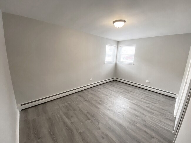 Building Photo - 2822 Ridgeland Ave