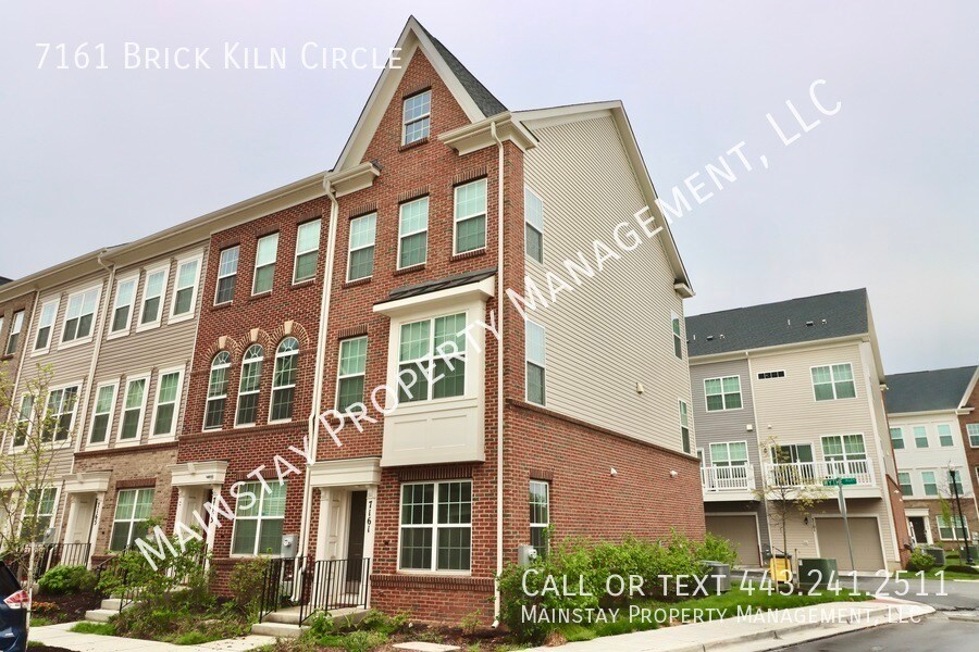 Primary Photo - Rarely Available End Unit Townhome With Ga...
