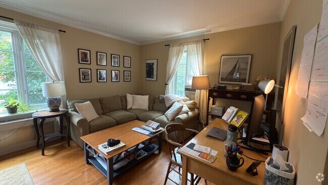 Building Photo - 17 Monmouth Ct