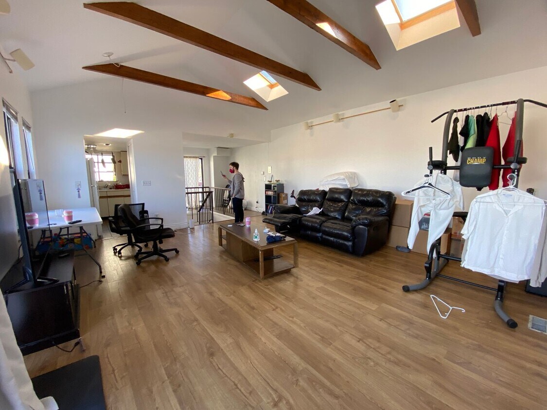 Primary Photo - Available 9/1. Penthouse duplex 2bed w/ HU...