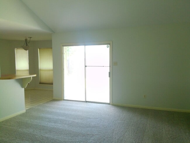 Building Photo - 2614 Camargo Dr