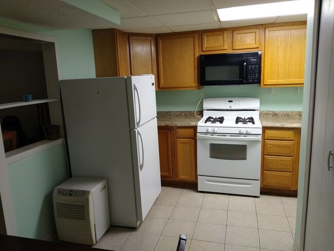 Kitchen - 2471 E Turkeyfoot Lake Rd