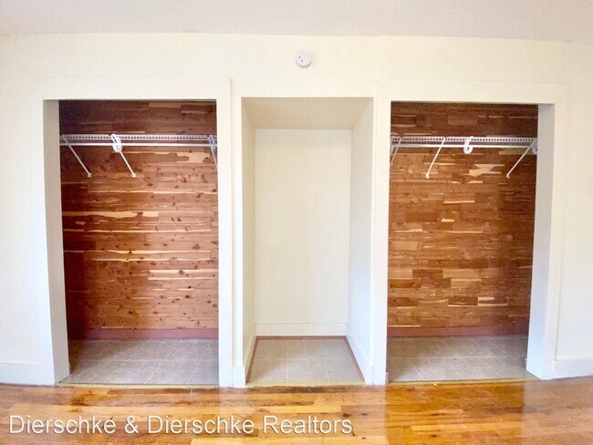 Foto del edificio - 2 br, 2 bath House - 123 W. 19th St.