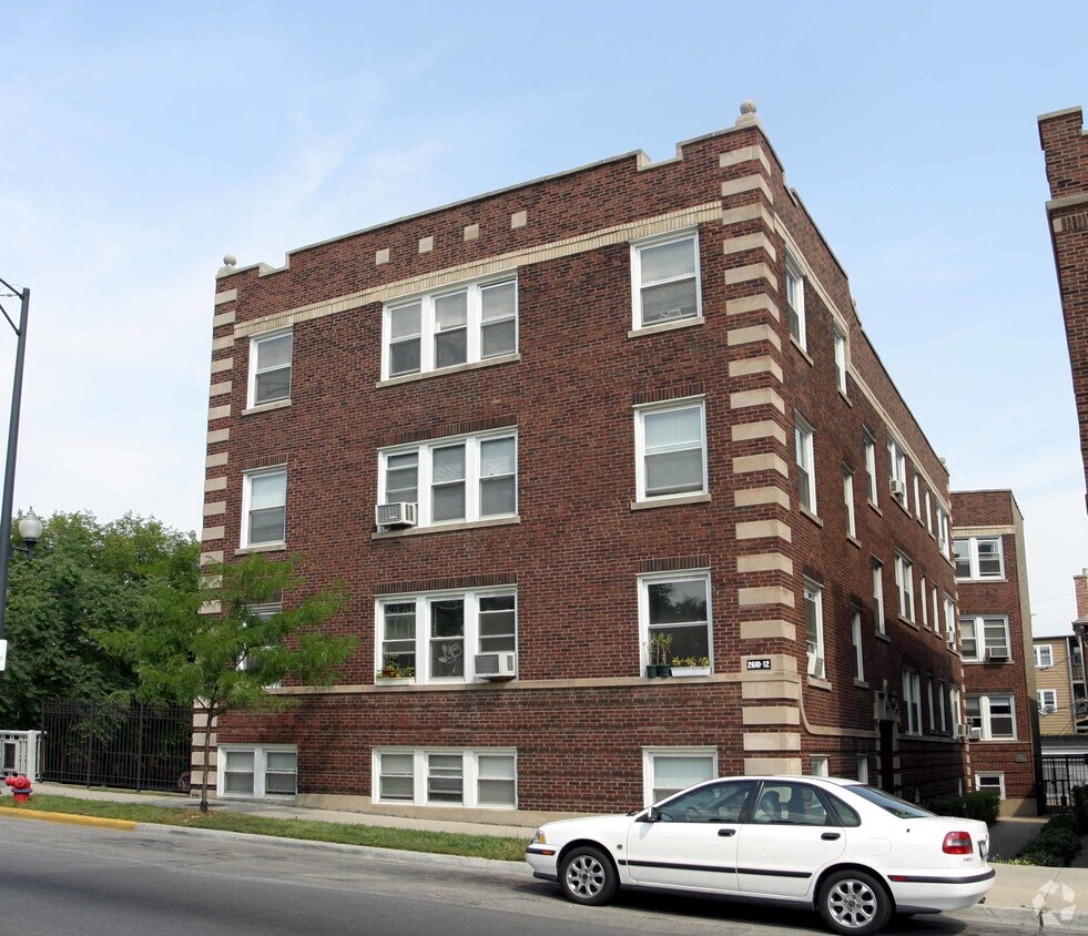 Foto principal - 2610 W Montrose Ave