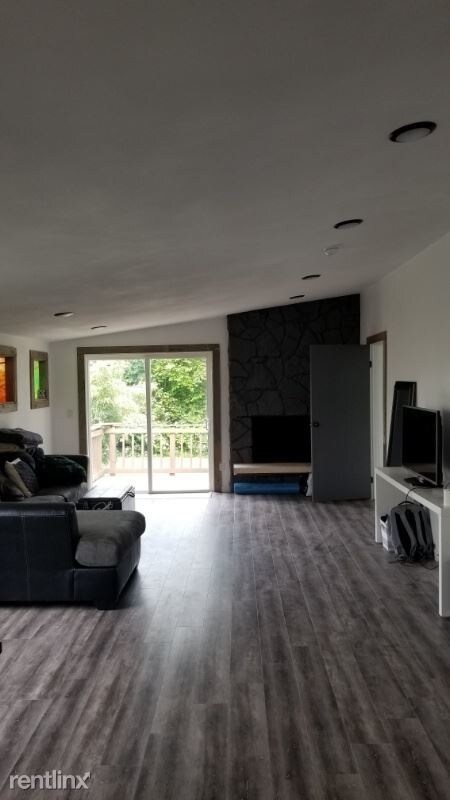 Foto del edificio - 3 br, 2 bath House - 16004 Motor Pl