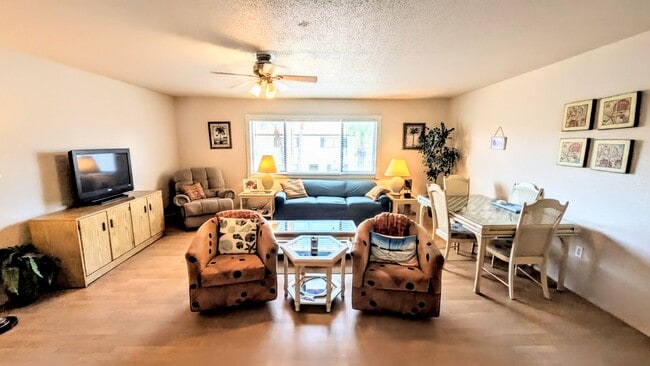 Building Photo - Annual UNFURNISHED 2/1 condo Island life