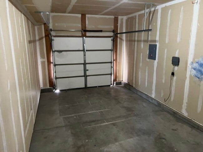 Building Photo - Beautiful Single-Family Home for Rent in Springville!