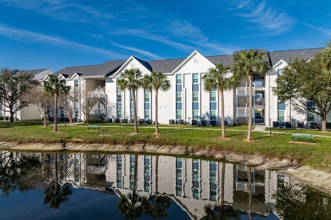 Building Photo - Summer Lake Villas, LLC