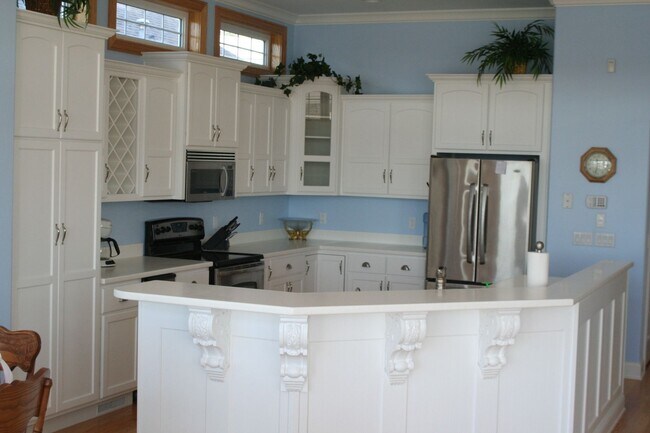 Foto del edificio - Beautiful 5 BR 5 Bath Home on Wawasee!  Of...