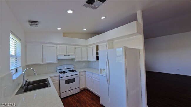 Foto del edificio - 8020 Cetus Cir