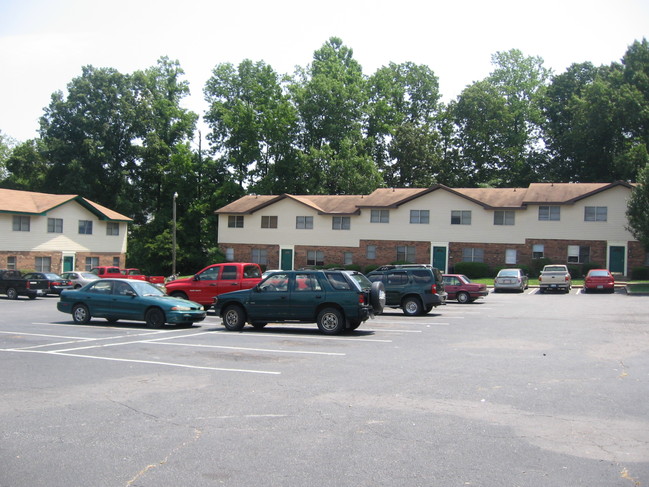 Building Photo - Colony Pointe