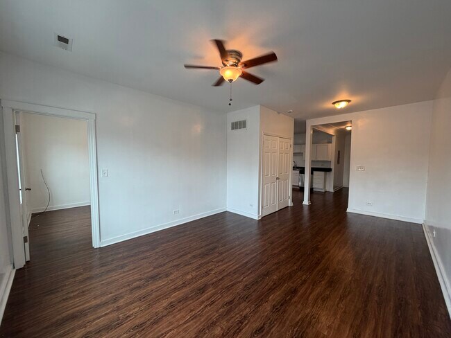 Building Photo - 5833 W Irving Park Rd