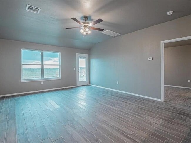 Building Photo - 1529 Highland Loop