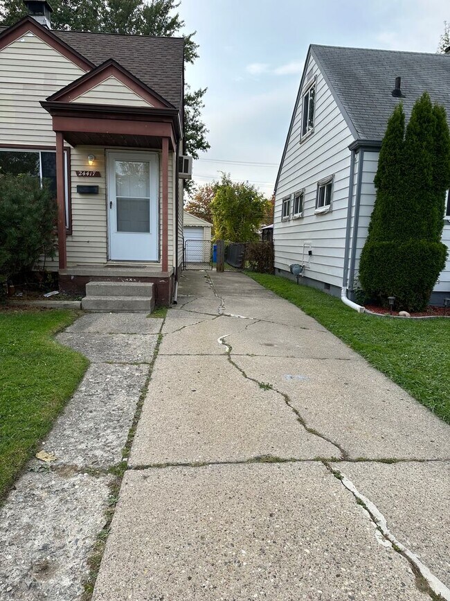 Building Photo - 24417 Lauren Ave