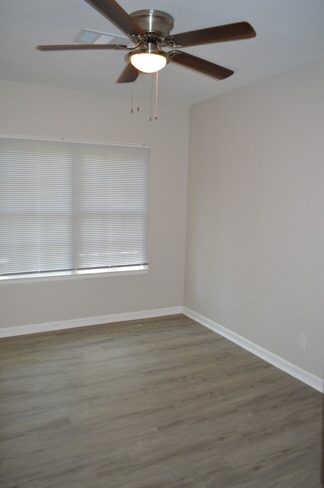 Foto del edificio - 1235 E 55th St