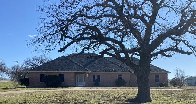 Building Photo - 3 Bed 2.5 Bath Home on 1.5 acres in Aubrey