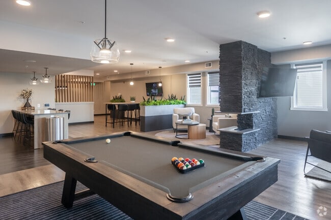 Salon - Vista Apartments at Edgemont