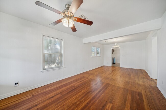 Foto del edificio - 411 N Roosevelt Ave