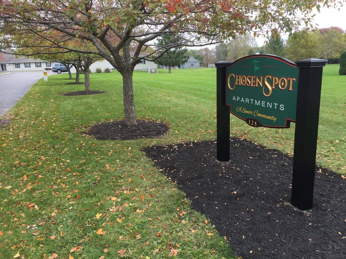 Entrance - 125 N Bloomfield Rd