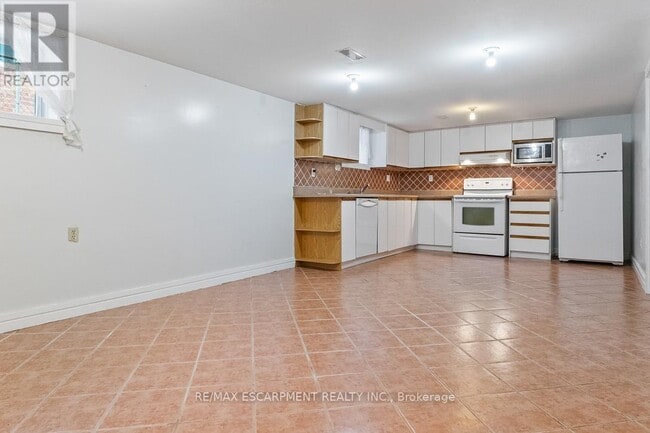 Building Photo - 249 Southview Rd