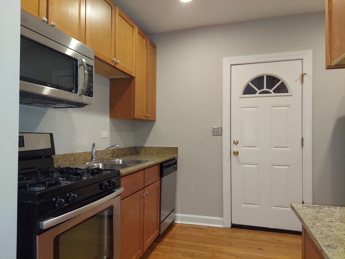 Primary Photo - 4550 N Wolcott Ave