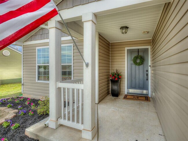 Foto del edificio - 15120 Nightshade Dr