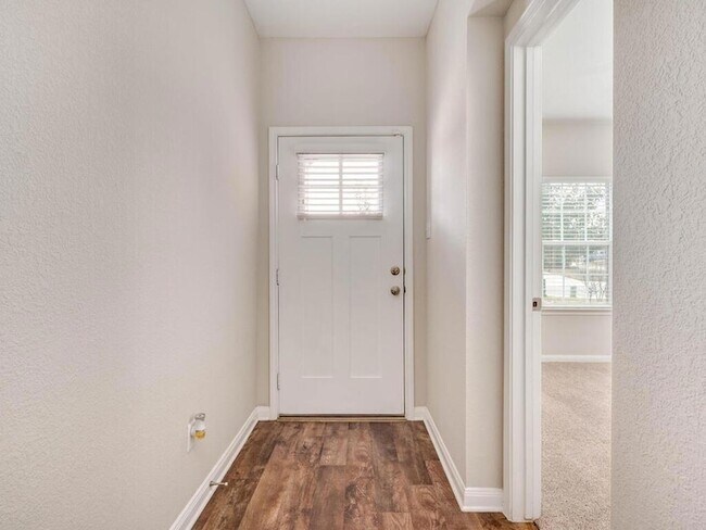 Foto del edificio - 688 Donegal Ln