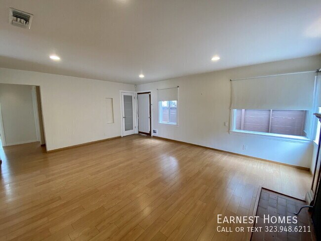 Foto del edificio - 2577 S Bundy Dr