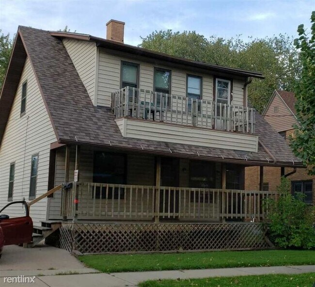 Foto del edificio - 2 br, 1 bath Apartment - 816 W. Winnebago St