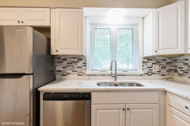 Foto del edificio - 18379 Glen Oak Ave