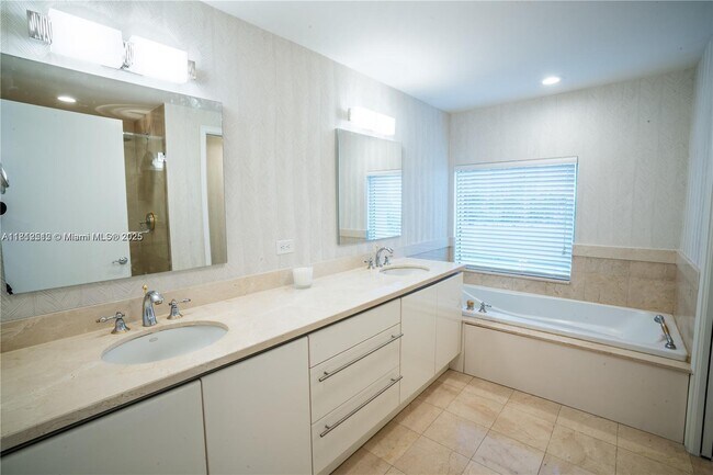 Foto del edificio - 3400 SW 27th Ave