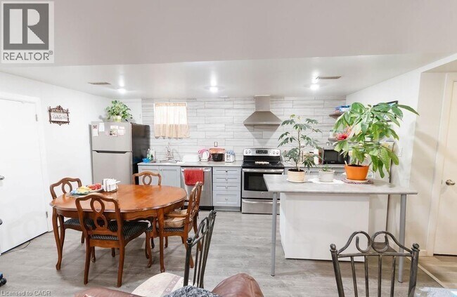 Photo du bâtiment - 325 E 18th St