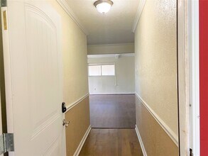 Building Photo - 803 Dogwood Ln