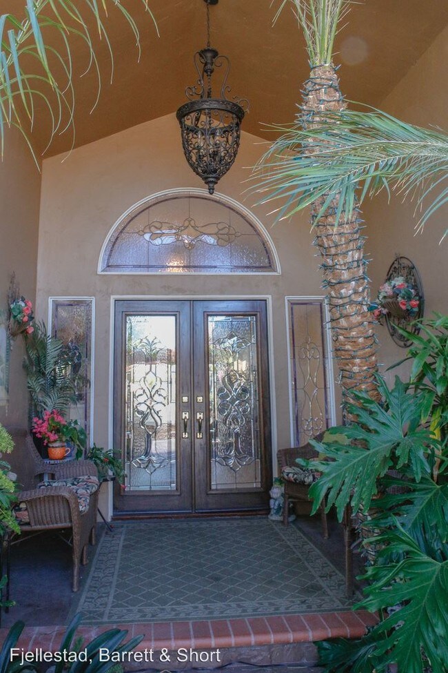 Building Photo - 14159 Palisades Dr