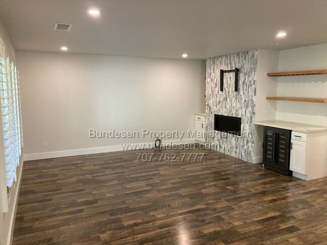 Building Photo - 126 Blue Wing Dr